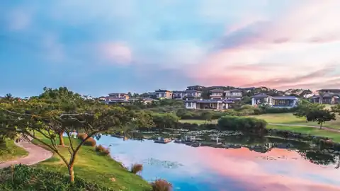 Homes overlooking a dam at Brettenwood Coastal Estate